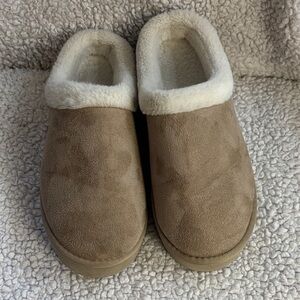 Chunky & trendy slip on slipper shoes, like new, size 7/8